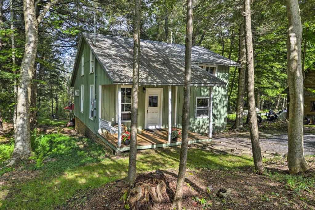 Warm and Cozy Adirondacks Cabin on Otter Lake!